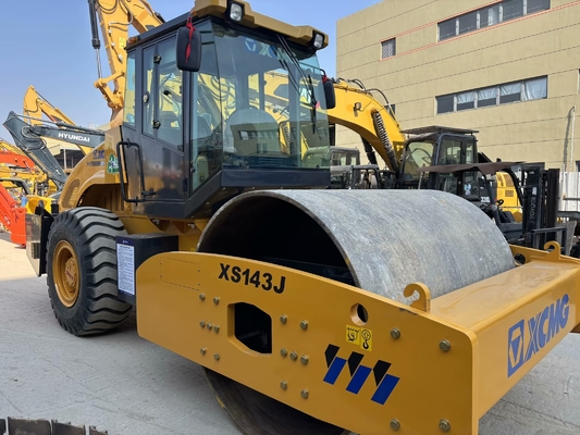 Gebruikte XCMG XS143J single drum 14 ton wegroller in uitstekende staat
