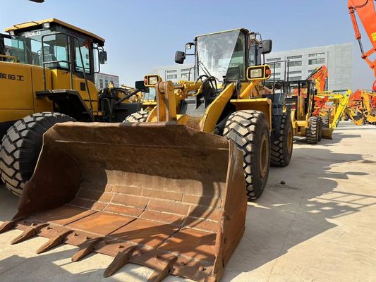 Gebruikte Komatsu WA380 6 wiellader Compact met hoge laadcapaciteit