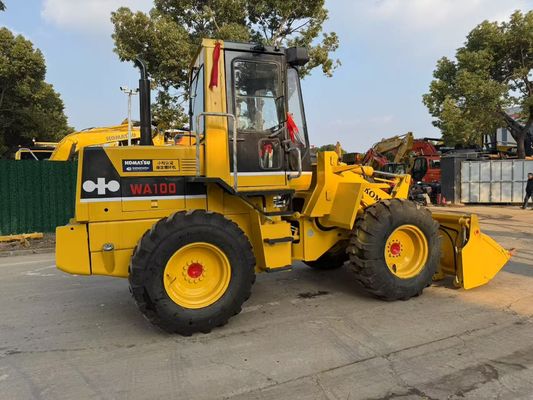 Originele Japan Gebruikte Komatsu WA100-1 Wielladers Werken In De Tuin