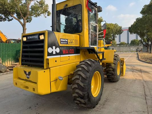 Originele Japan Gebruikte Komatsu WA100-1 Wielladers Werken In De Tuin