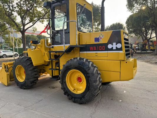 Originele Japan Gebruikte Komatsu WA100-1 Wielladers Werken In De Tuin