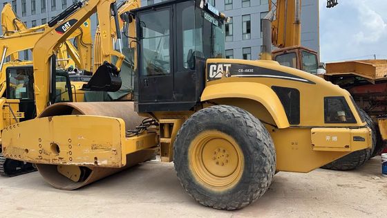 Originele kleur Gebruikte Caterpillar CS-683E Single Drum Road Roller In uitstekende staat