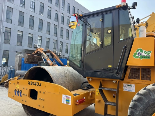 Gebruikte XCMG XS143J single drum 14 ton wegroller in uitstekende staat